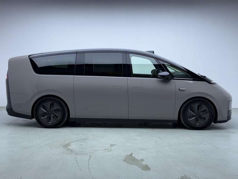Li Auto Ideal MEGA 2024