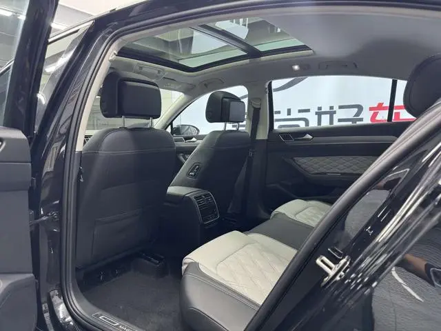 Volkswagen Magotan 2 million commemorative edition 330TSI DSG leading model