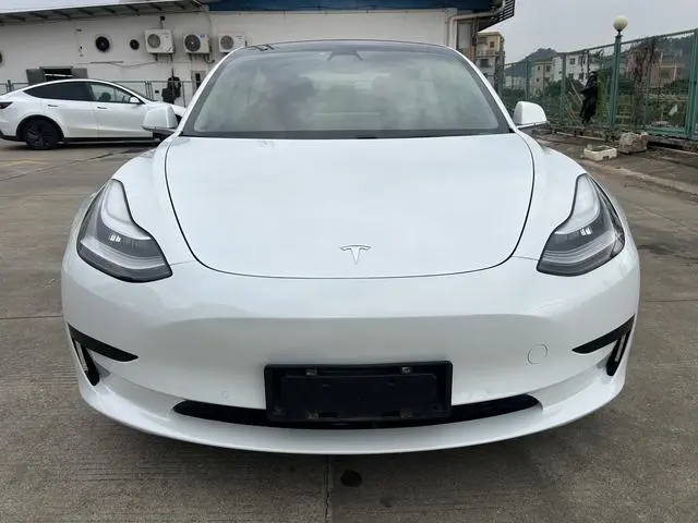 Tesla Model 3 Upgraded version of standard battery life rear drive