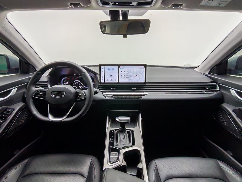 Geely Emgrand 2023