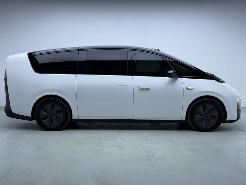 Li Auto Ideal MEGA 2025