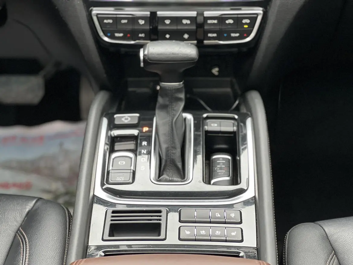 GAC Trumpchi GS8 320T two-wheel drive premium edition 7 seats