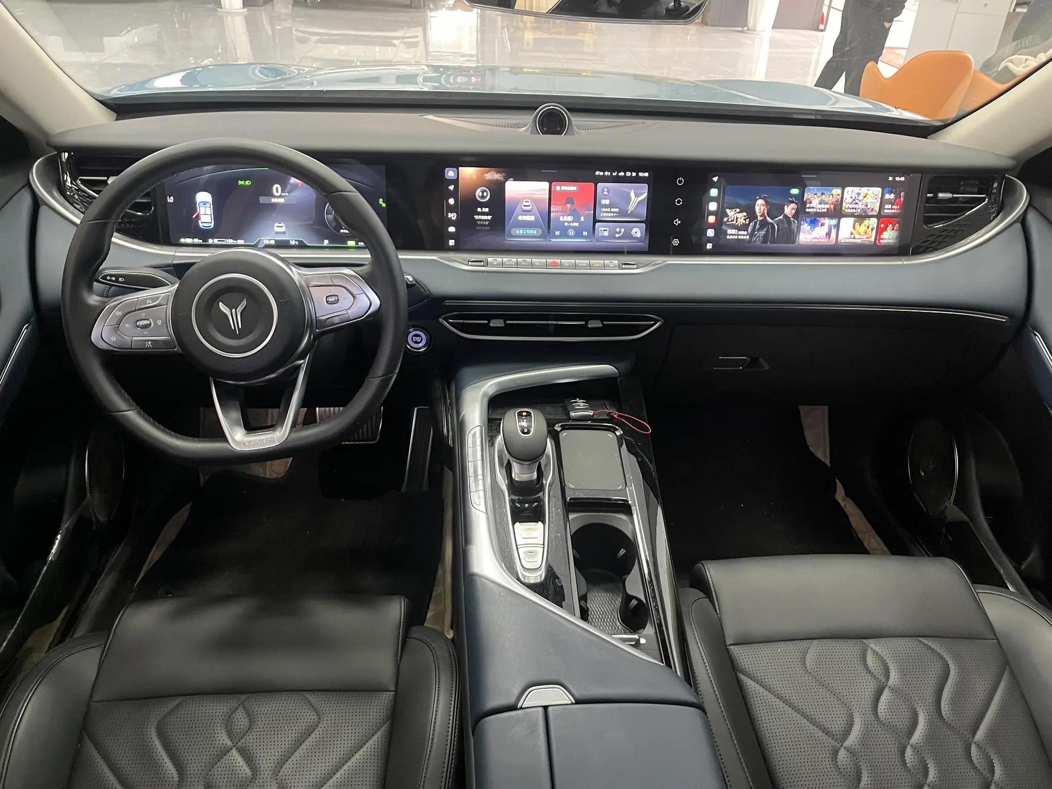 VOYAH Lan Tu FREE Four-wheel drive standard range extension exclusive luxury set