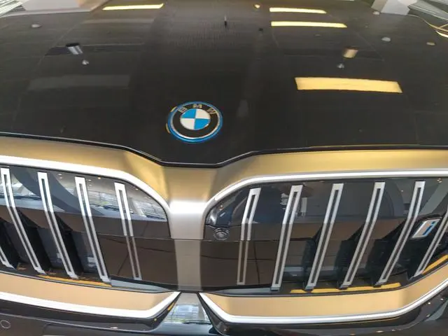 BMW BMW i5 eDrive40L M sports suit