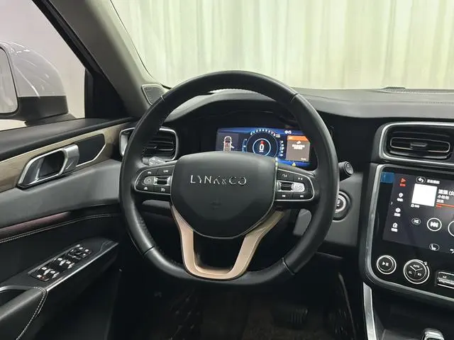 LYNK & CO Lynk 01 2.0T two-wheel drive Pro version
