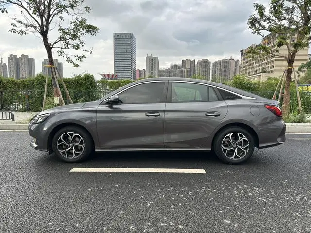 MG MG5 180DVVT Manual Youth Deluxe Edition