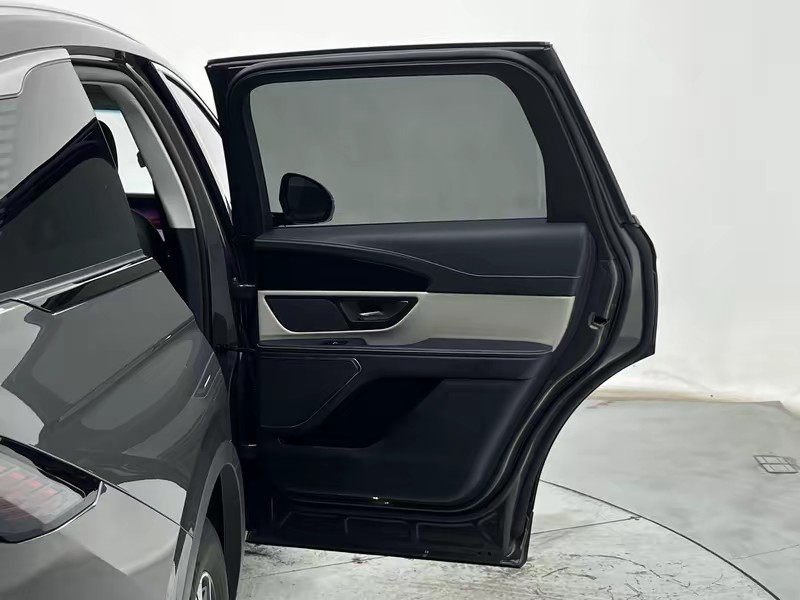 Lincoln Voyager 2023