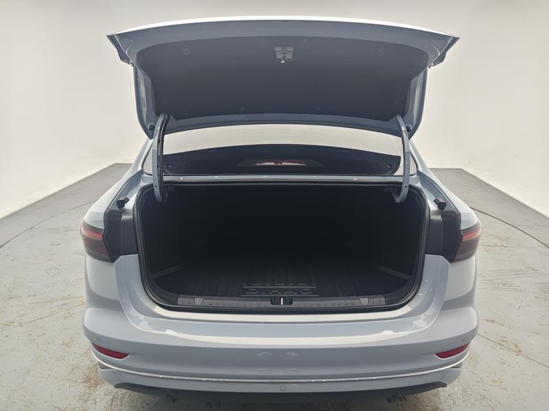 Geely Emgrand 2023