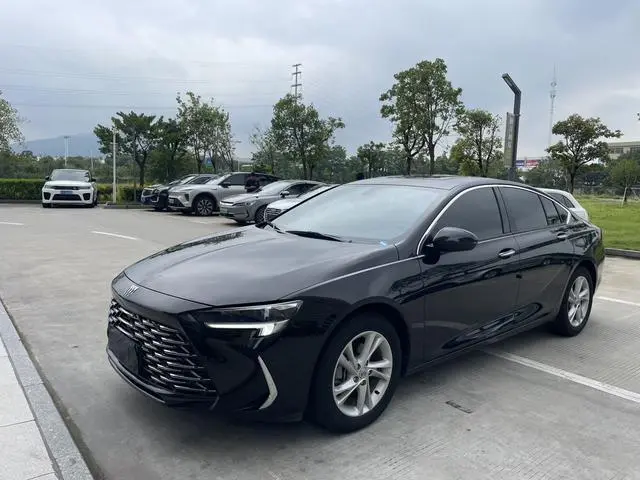 Buick Regal 25T Premium Edition