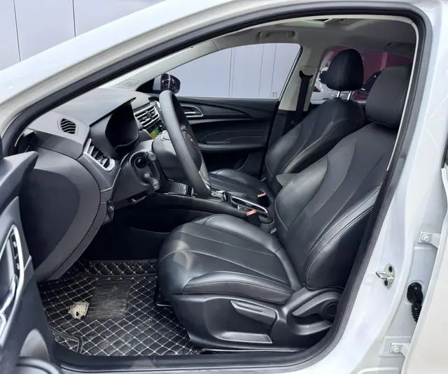 Roewe Roewe i5 1.5L automatic 4G Interconnection Linghao Ultimate Edition