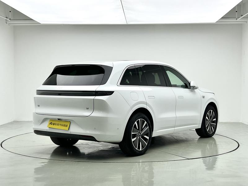 Li Auto Ideal L6 2025