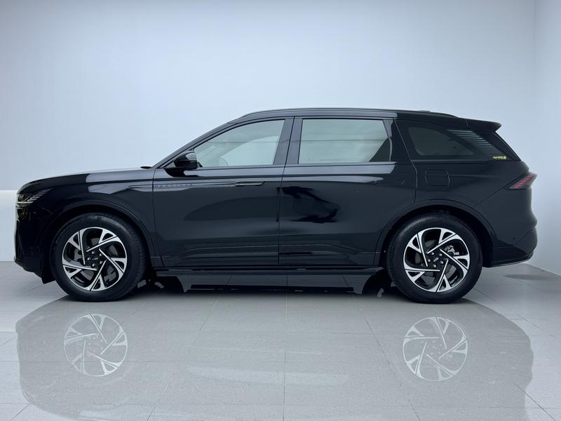 Lincoln Voyager 2023