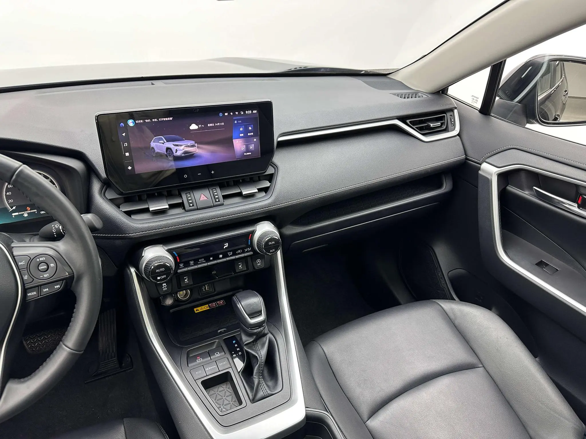 TOYOTA RAV4 Rongfang 2.0L CVT two-wheel drive fashion PLUS version
