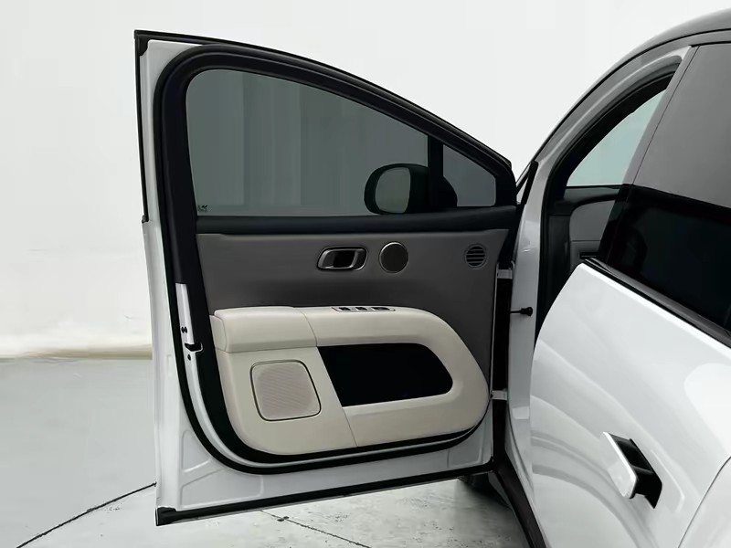Li Auto Ideal i6 2025