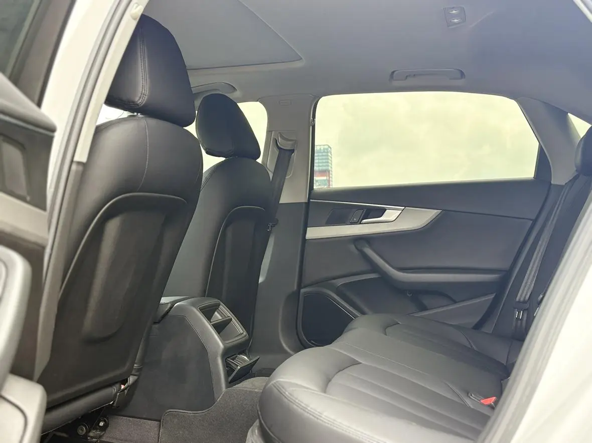 Audi Audi A4L 30th anniversary type 40 TFSI aggressive type