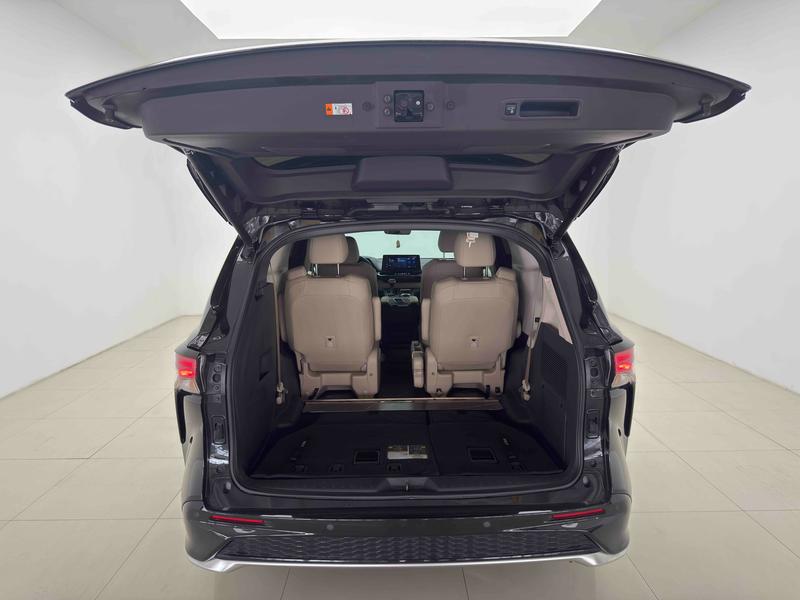 Toyota Gravia 2023
