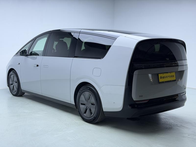 Li Auto Ideal MEGA 2024