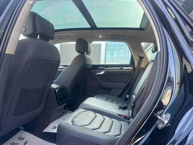 Volkswagen Touareg 3.0 TSI Ruixiang Edition Yao Black Sports Suit