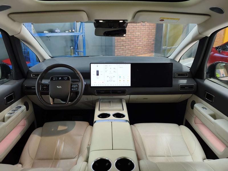 Li Auto Ideal MEGA 2024