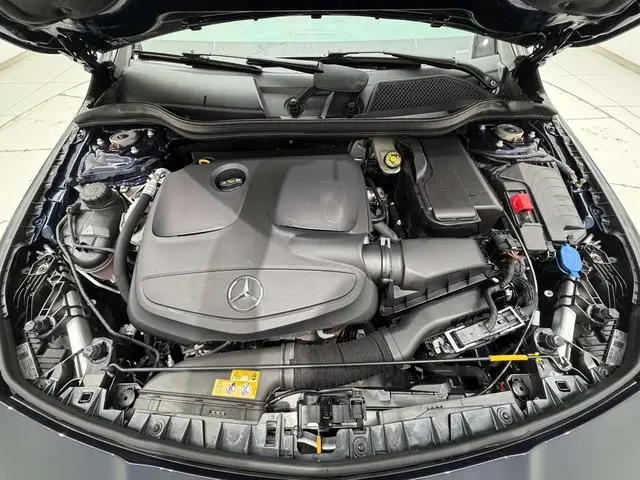Mercedes-Benz Mercedes-Benz CLA CLA 220 4MATIC