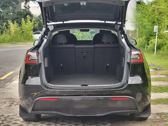 Tesla Model Y Facelifted rear-wheel drive version