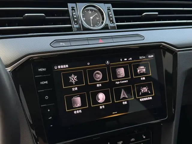 Volkswagen Magotan 330TSI DSG Luxury
