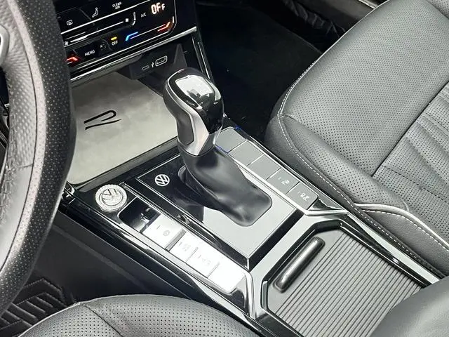 Volkswagen Passat 330TSI Deluxe Edition