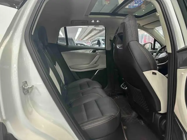 LYNK & CO Lynk & Co. 06 EM-P PHEV Remix Pro