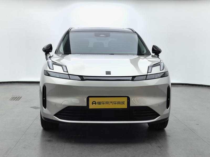Lynk & Co Lynk&Co 08 EM-P 2023