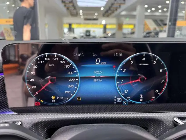 Mercedes-Benz Mercedes-Benz A-class Facelift A 200 L sports sedan dynamic version