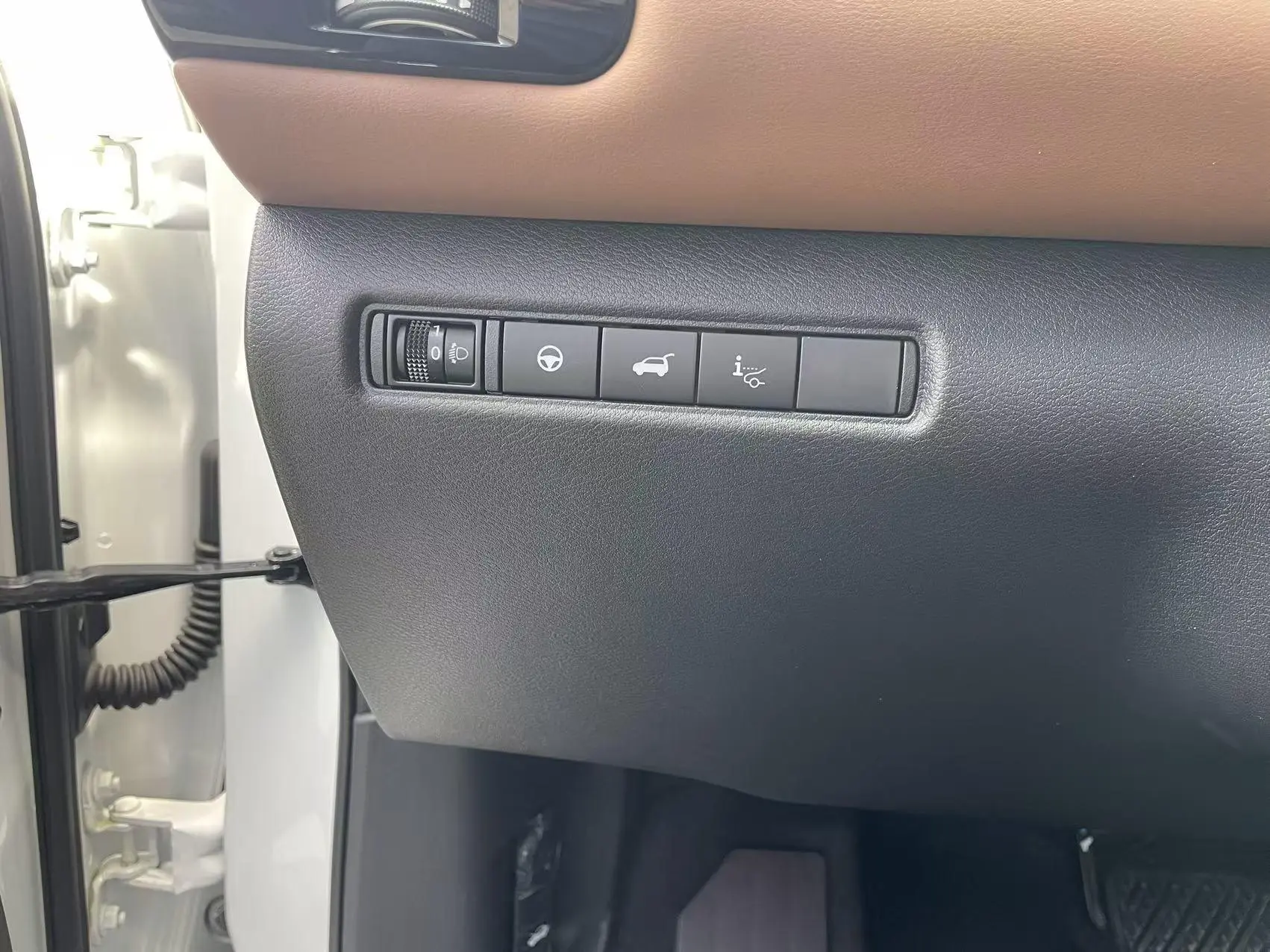 Nissan Exploring the land 380VC-TURBO four-wheel drive Zhizun Edition six-seater