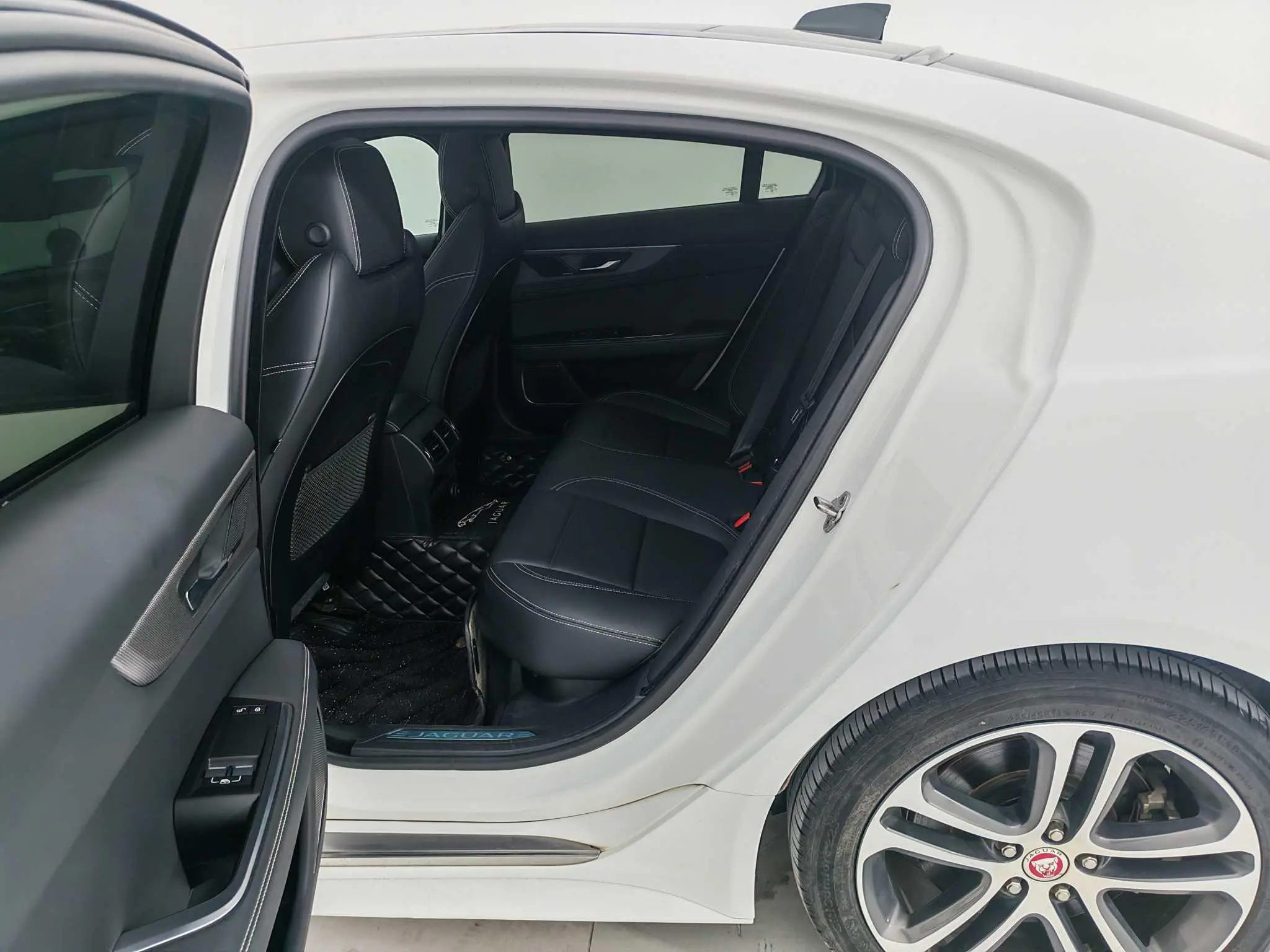 Jaguar Jaguar XEL 2.0T 200PS R-DYNAMIC S Enterprising Sports Edition