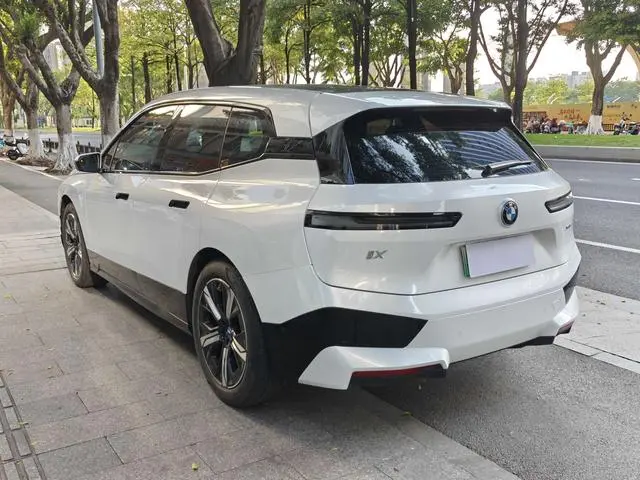 BMW BMW iX xDrive40