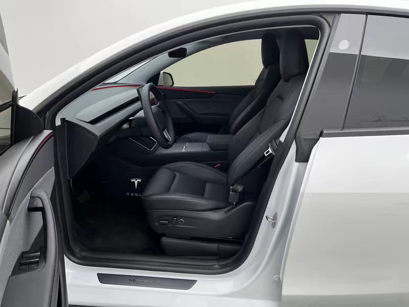 Tesla Model Y 2025
