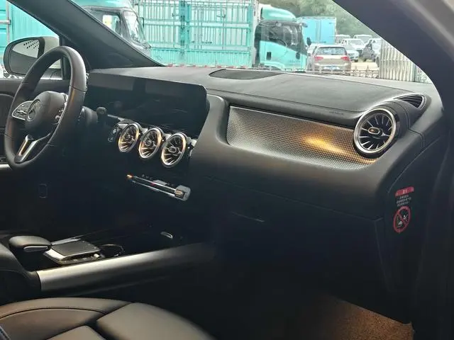 Mercedes-Benz Mercedes-Benz GLA GLA 220