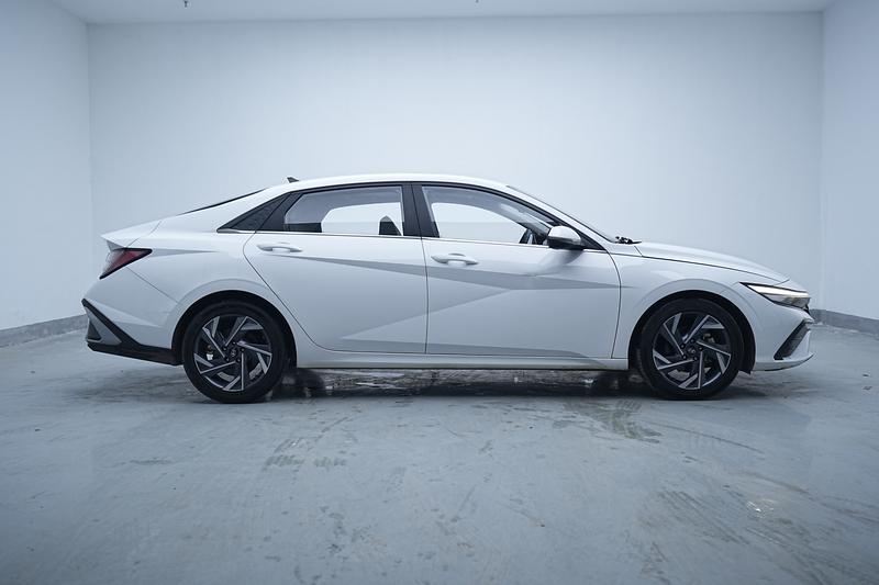 Hyundai Elantra 2023
