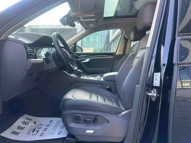 Volkswagen Touareg 3.0 TSI Ruixiang Edition Yao Black Sports Suit