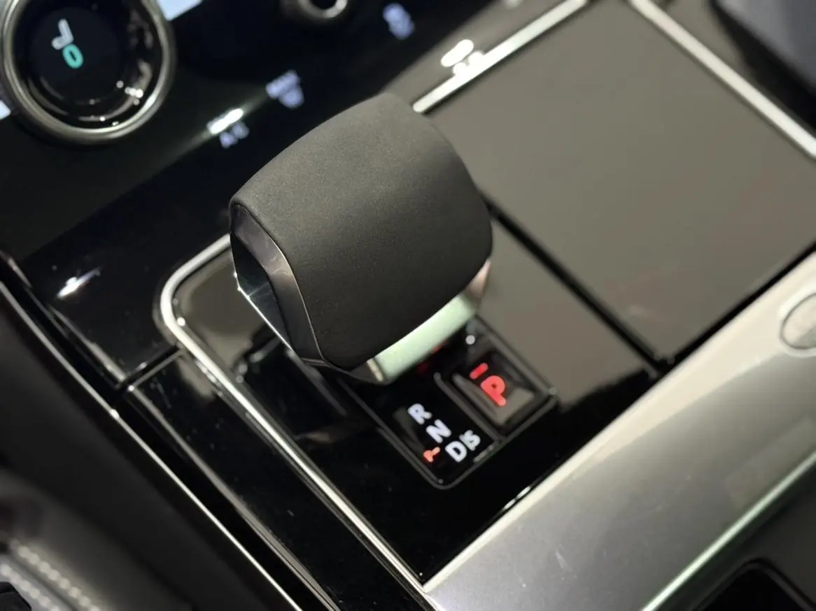 Land Rover Range Rover Star Pulse 250PS Yijin Collector's Edition