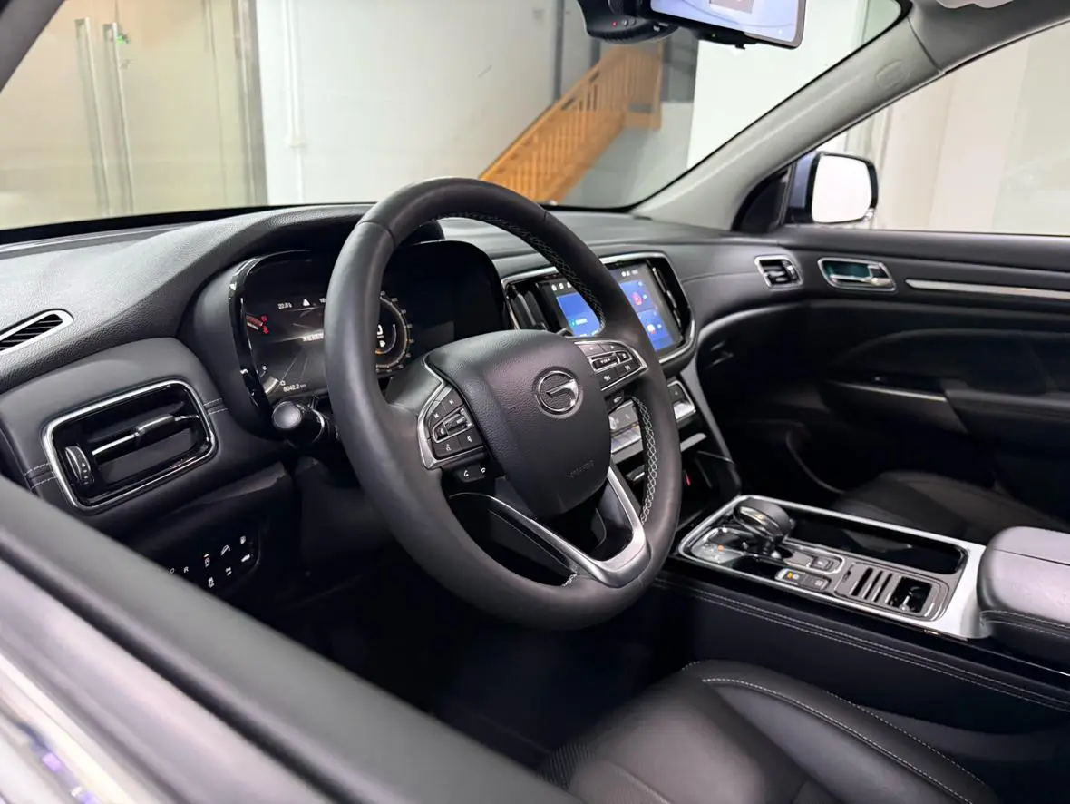 GAC Trumpchi GS8 390T two-wheel drive premium edition 7 seats