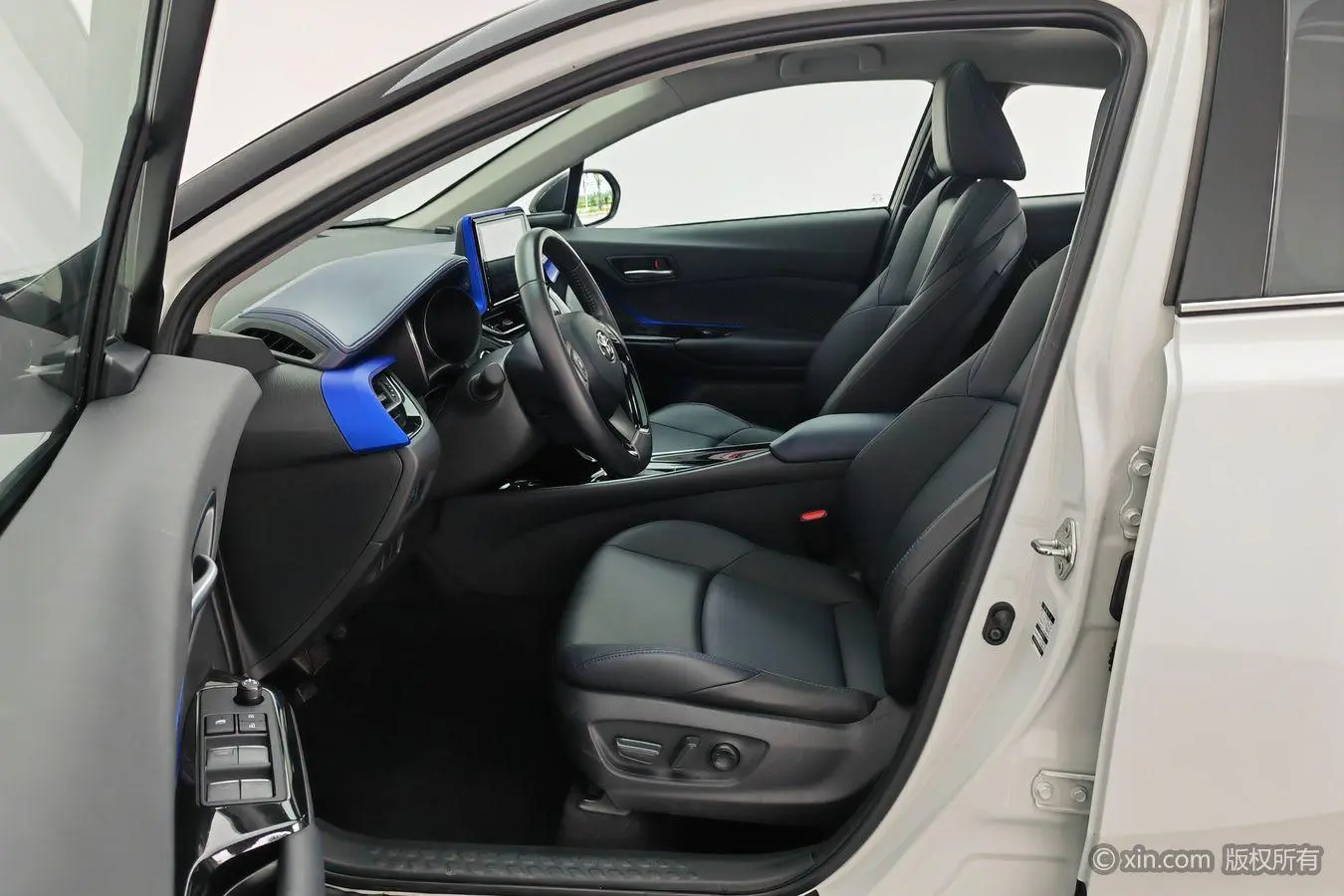 TOYOTA Toyota C-HR 2.0L Deluxe Edition