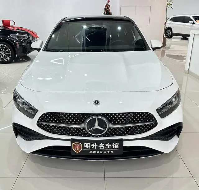 Mercedes-Benz Mercedes-Benz A-class A 200 L sports sedan fashion Version
