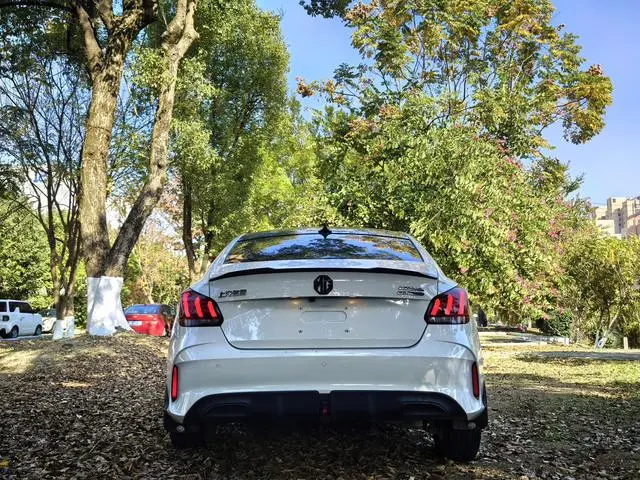 MG MG5 180DVVT CVT Youth Deluxe Edition