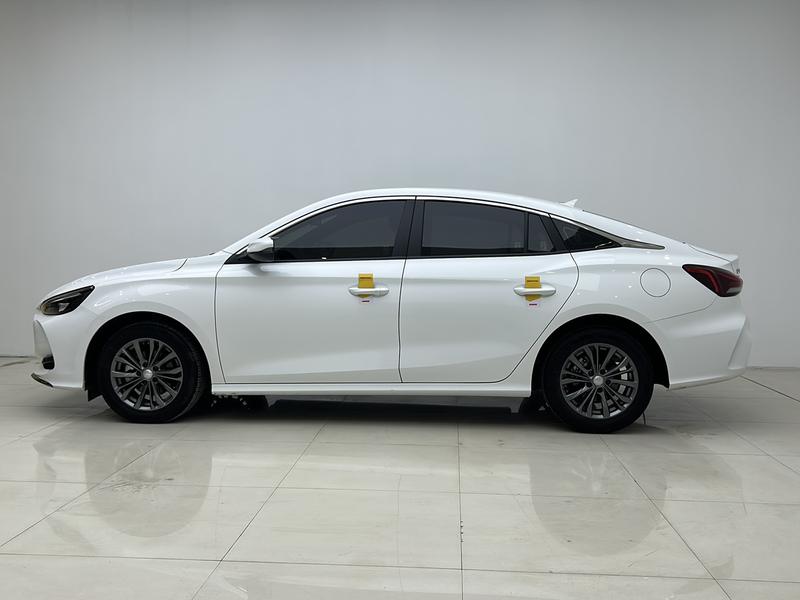 MG MG5 2025
