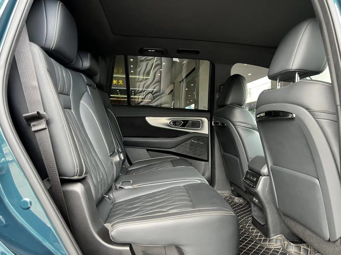 GAC Trumpchi GS8 Pilot Series 2.0 TGDI two-wheel drive Premium Edition 7-seater