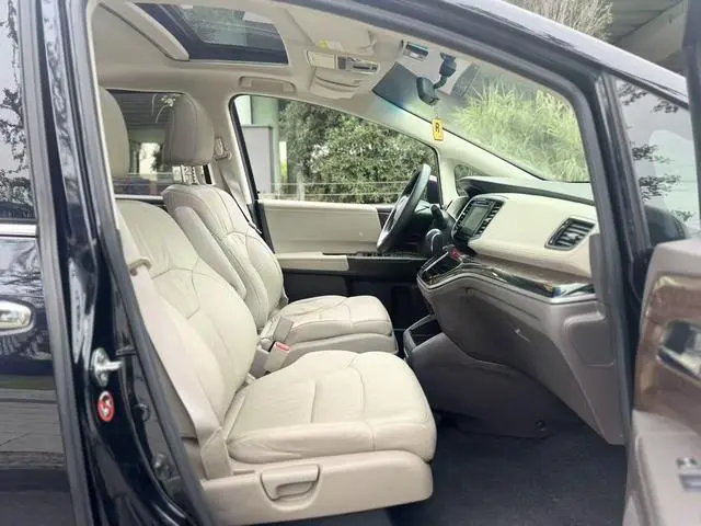 Honda Odyssey 2.4L Deluxe Edition