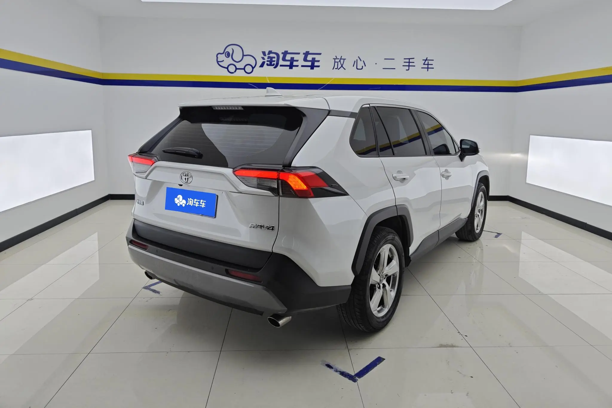 TOYOTA RAV4 Rongfang 2.0L CVT two-wheel drive fashion PLUS version