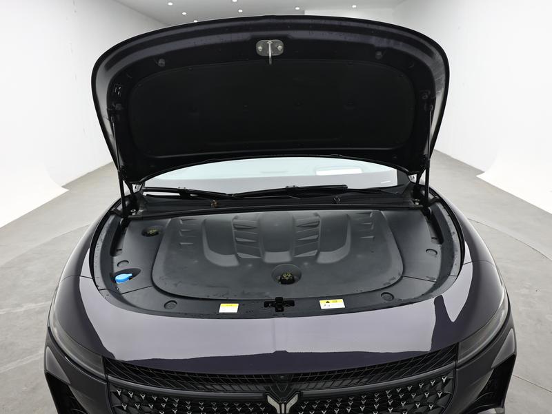 Voyah Lantu Chasing Light PHEV 2024