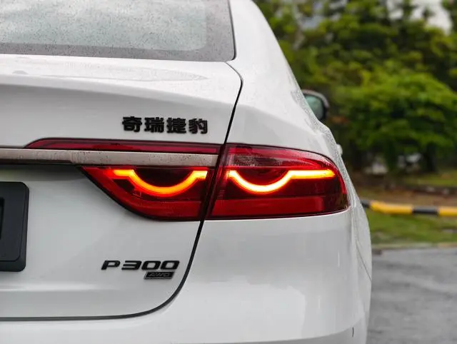 Jaguar Jaguar XFL 2.0T P300 four-wheel drive flagship sports gilt edition