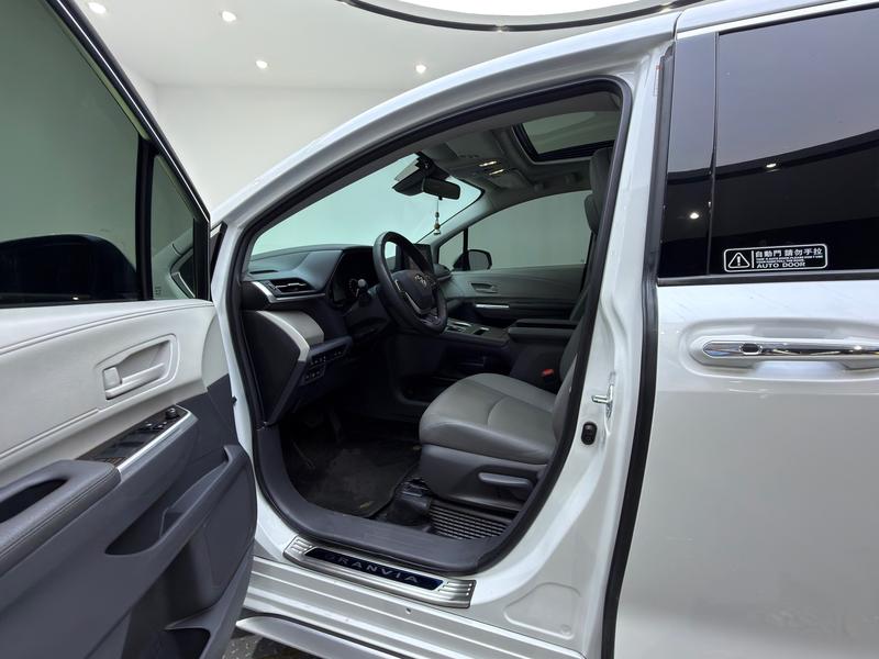 Toyota Gravia 2023