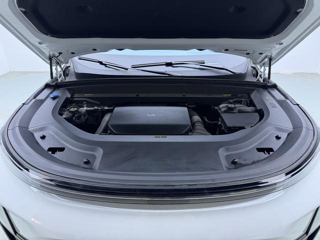 Li Auto Ideal L9 2025